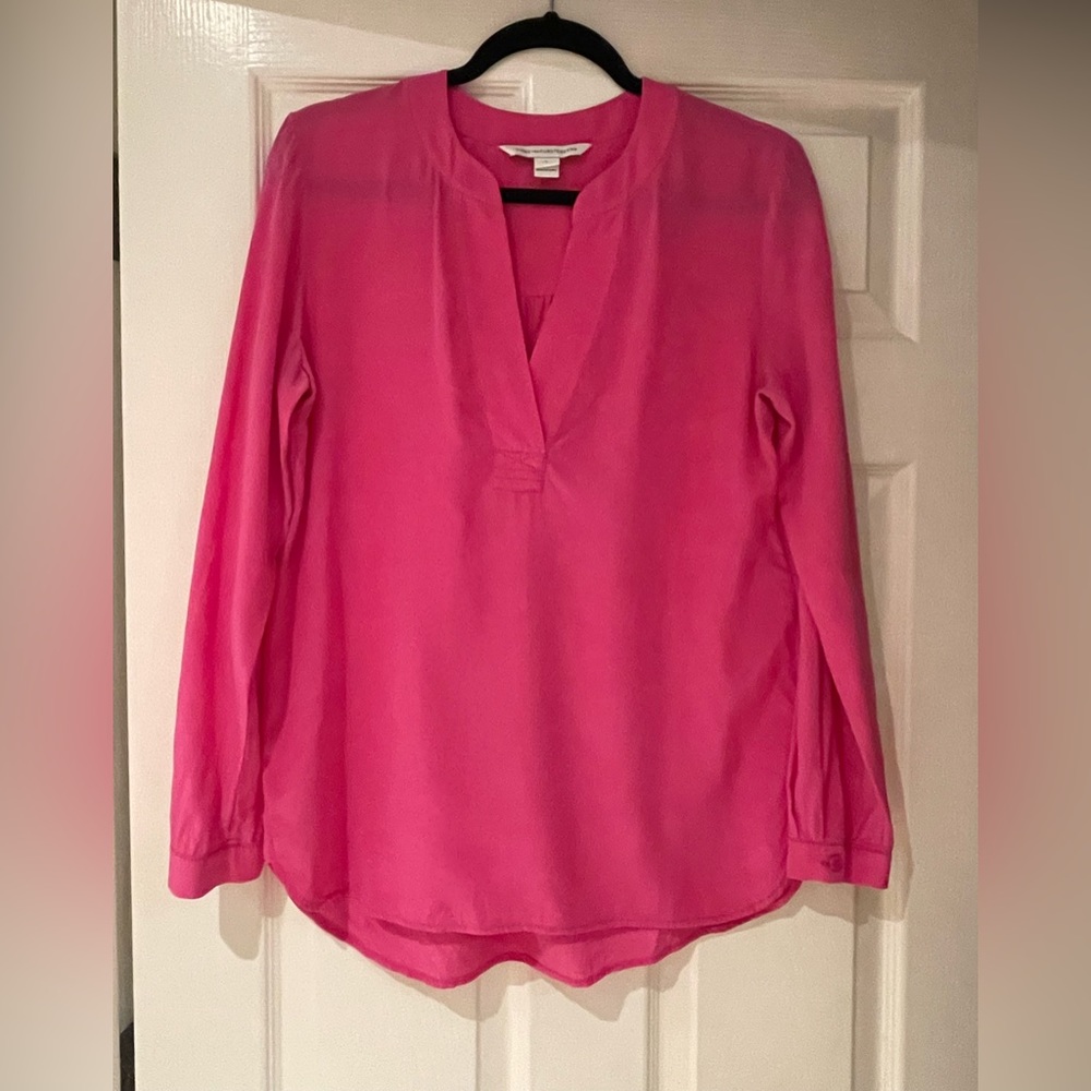 DVF Pink Silk Long Sleeve Blouse. Size 2